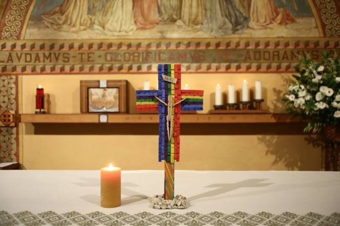 ROMA. Veglia per le vittime dell'omofobia tenuta il 17 maggio 2016 nella parrocchia di san Fulgenzio a Roma ed organizzata da Nuova Proposta