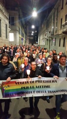 12 maggio 2017 a MILANO Veglia di preghiera e fiaccolata per le vittime di omofobia e transfobia