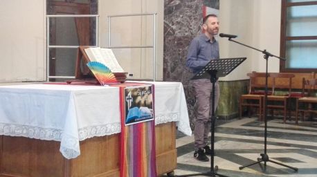 Foto dal culto per il superamento dell’omo-transfobia nella chiesa battista di Cagliari di viale Regina Margherita del 19 maggio 2019